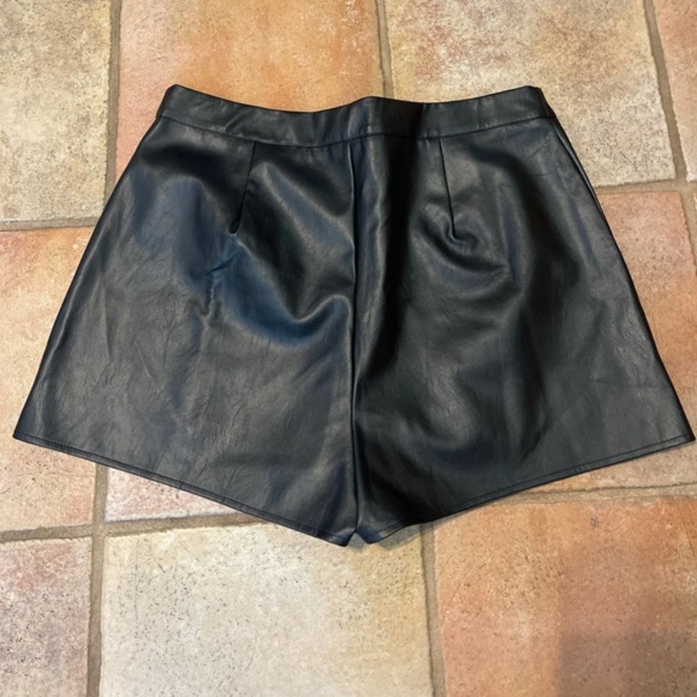 Miss guided, pleather black shorts - Picture 5 of 5